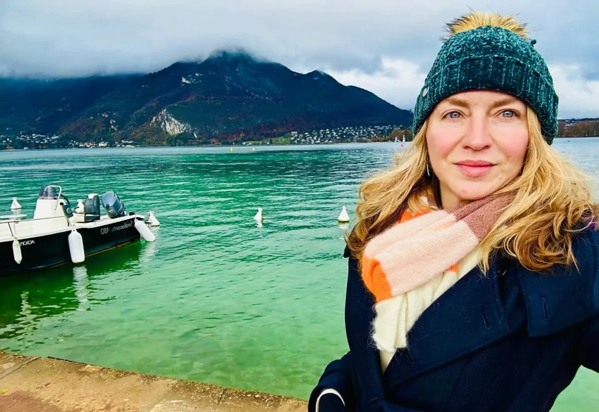 Menina de 3 anos é obrigada a casar com homem de 67 por Seita